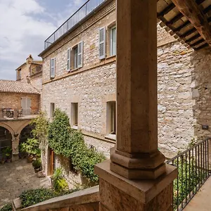 Comunicanti, Tra Antico E Moderno , Assisi Italia