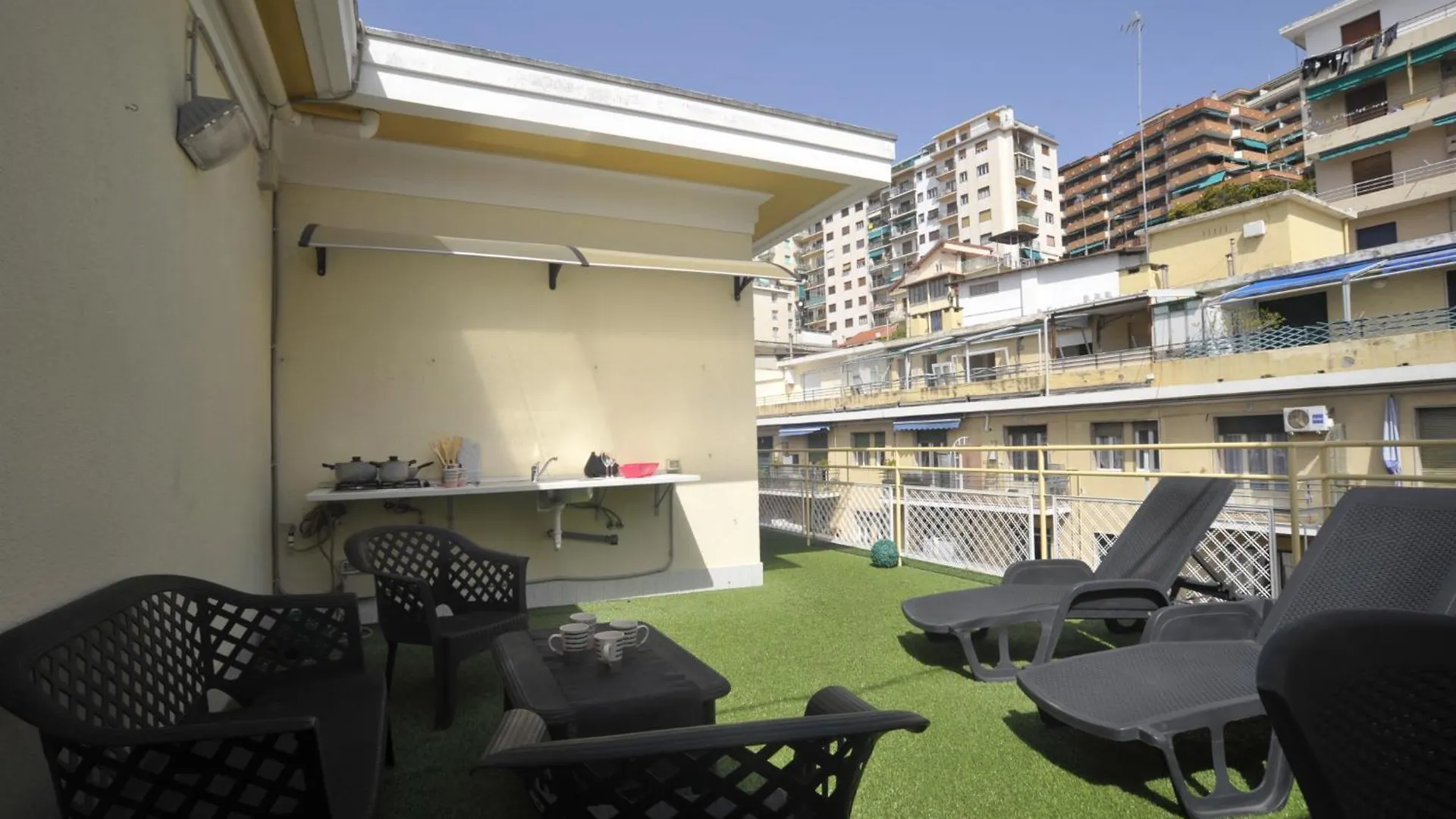 Casa Rosa Lucia Centrale Con Parcheggio Sanremo 0*,
