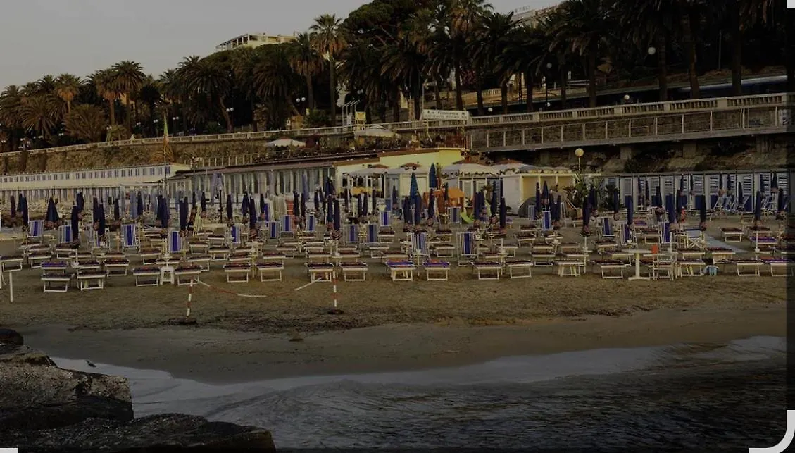 Casa Rosa Lucia Centrale Con Parcheggio Sanremo 0*,